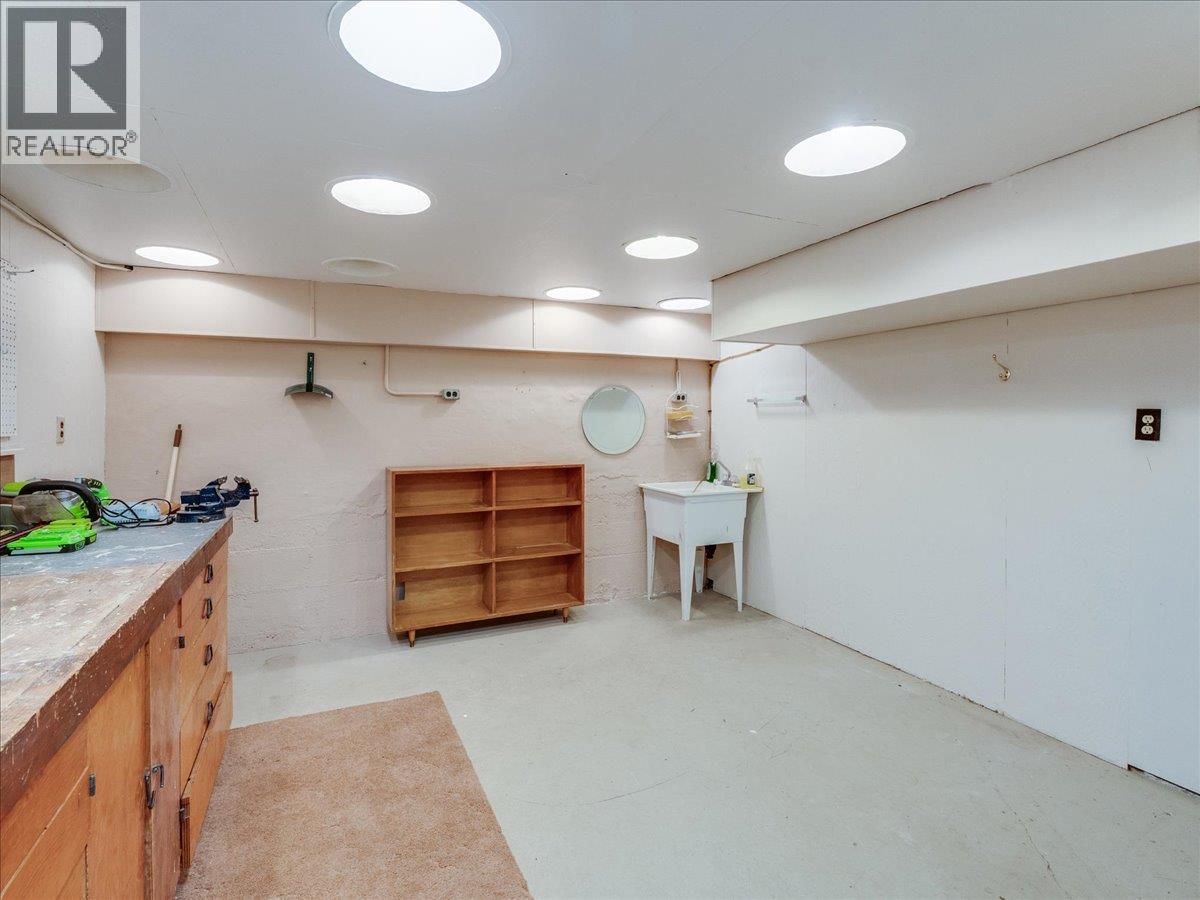 526 Portia Crescent, Trail, British Columbia  V1R 1A9 - Photo 32 - 10383042