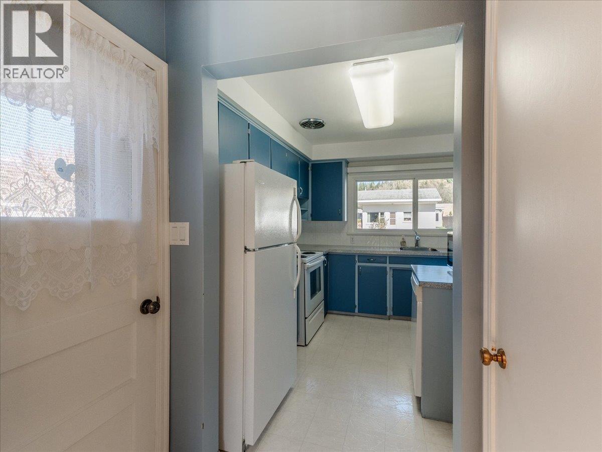 526 Portia Crescent, Trail, British Columbia  V1R 1A9 - Photo 4 - 10383042