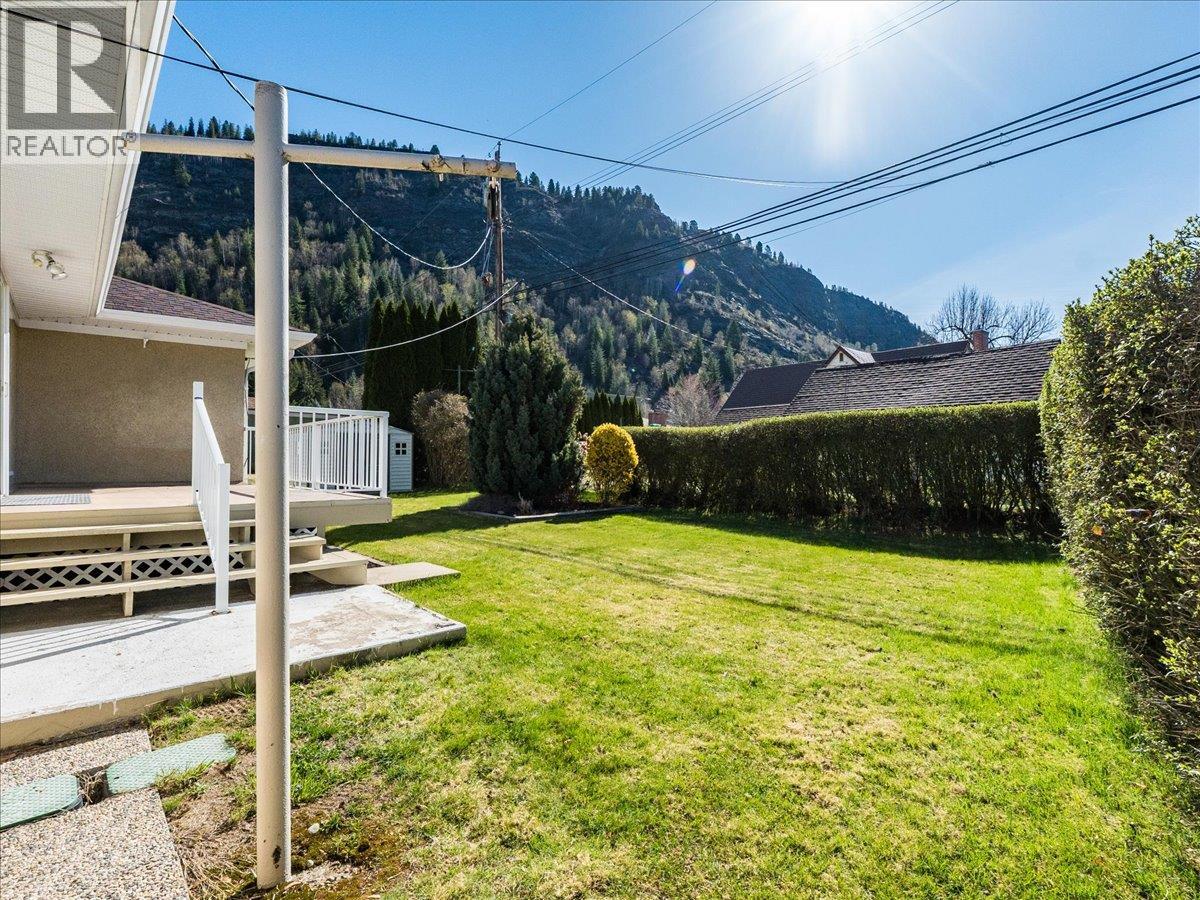 526 Portia Crescent, Trail, British Columbia  V1R 1A9 - Photo 46 - 10383042