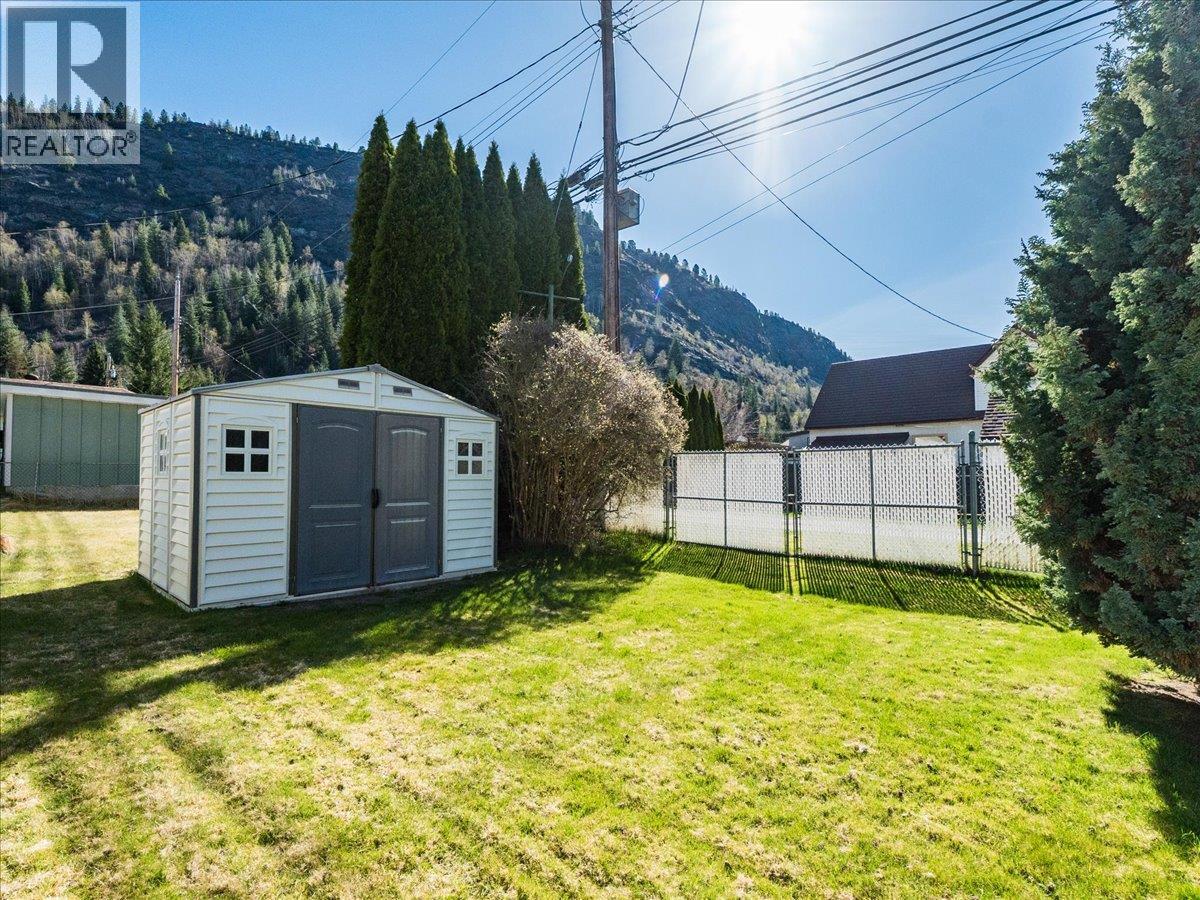 526 Portia Crescent, Trail, British Columbia  V1R 1A9 - Photo 47 - 10383042