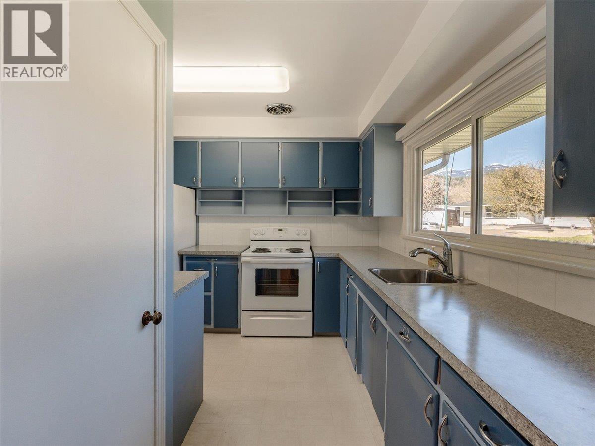 526 Portia Crescent, Trail, British Columbia  V1R 1A9 - Photo 5 - 10383042