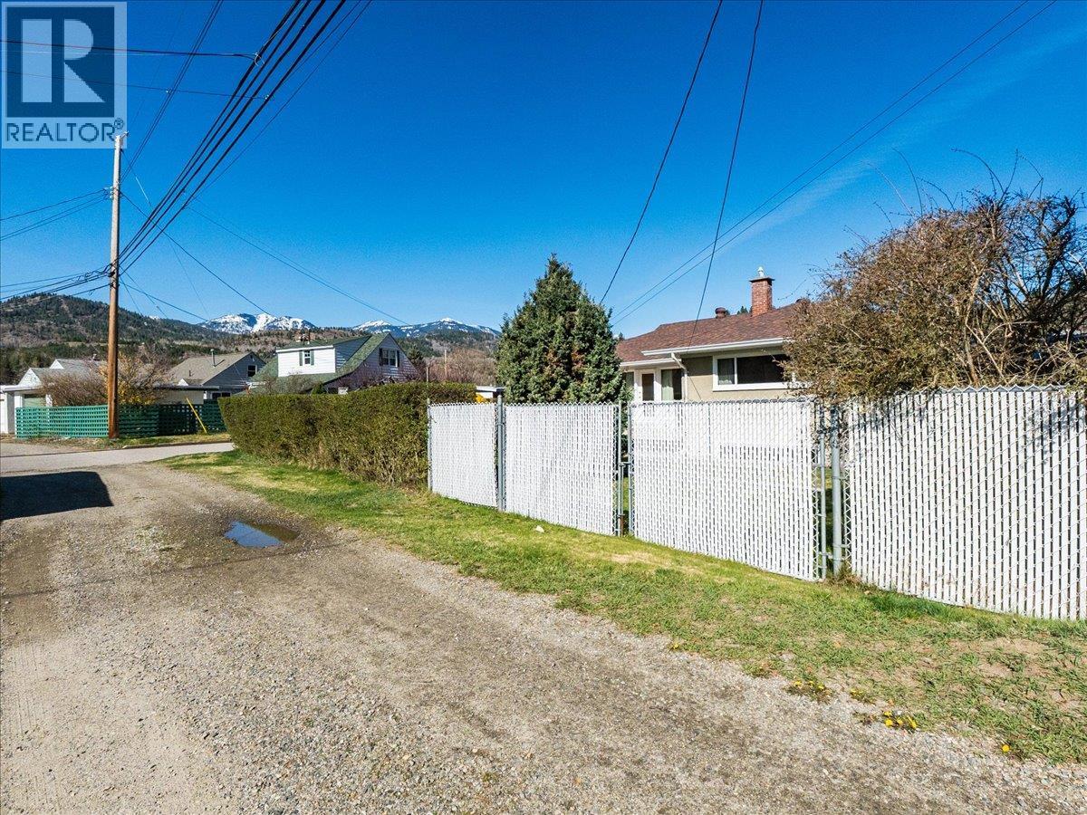 526 Portia Crescent, Trail, British Columbia  V1R 1A9 - Photo 56 - 10383042