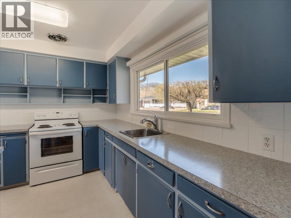 526 Portia Crescent, Trail, British Columbia  V1R 1A9 - Photo 7 - 10383042