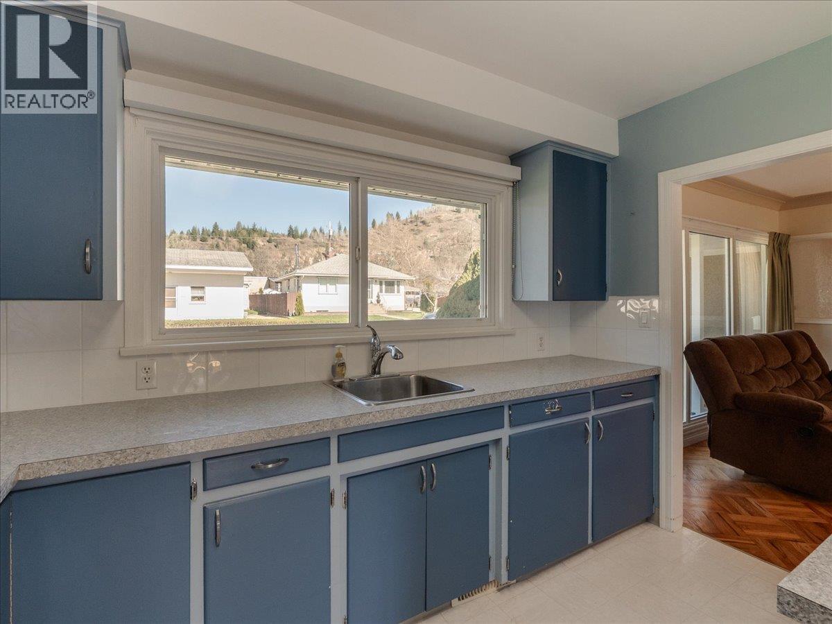 526 Portia Crescent, Trail, British Columbia  V1R 1A9 - Photo 9 - 10383042