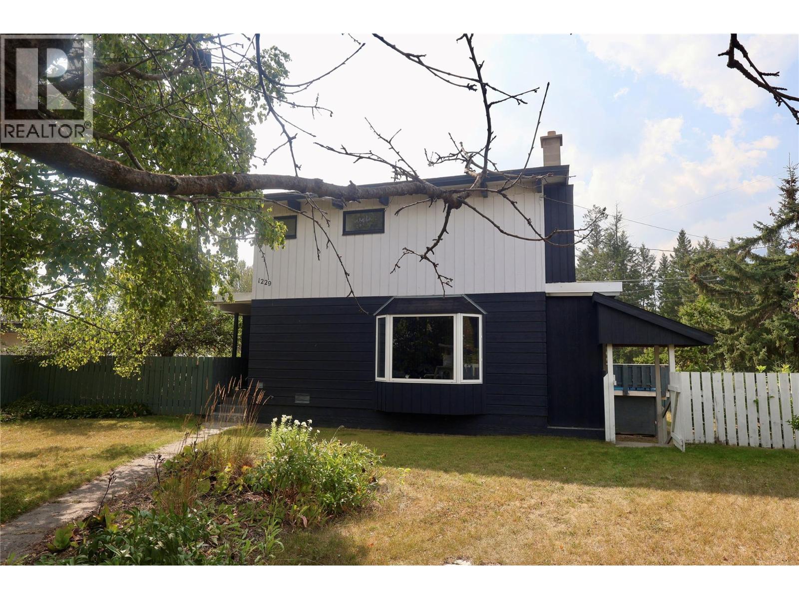 1229 Alexander Drive, Golden, British Columbia  V0A 1H0 - Photo 2 - 10381956