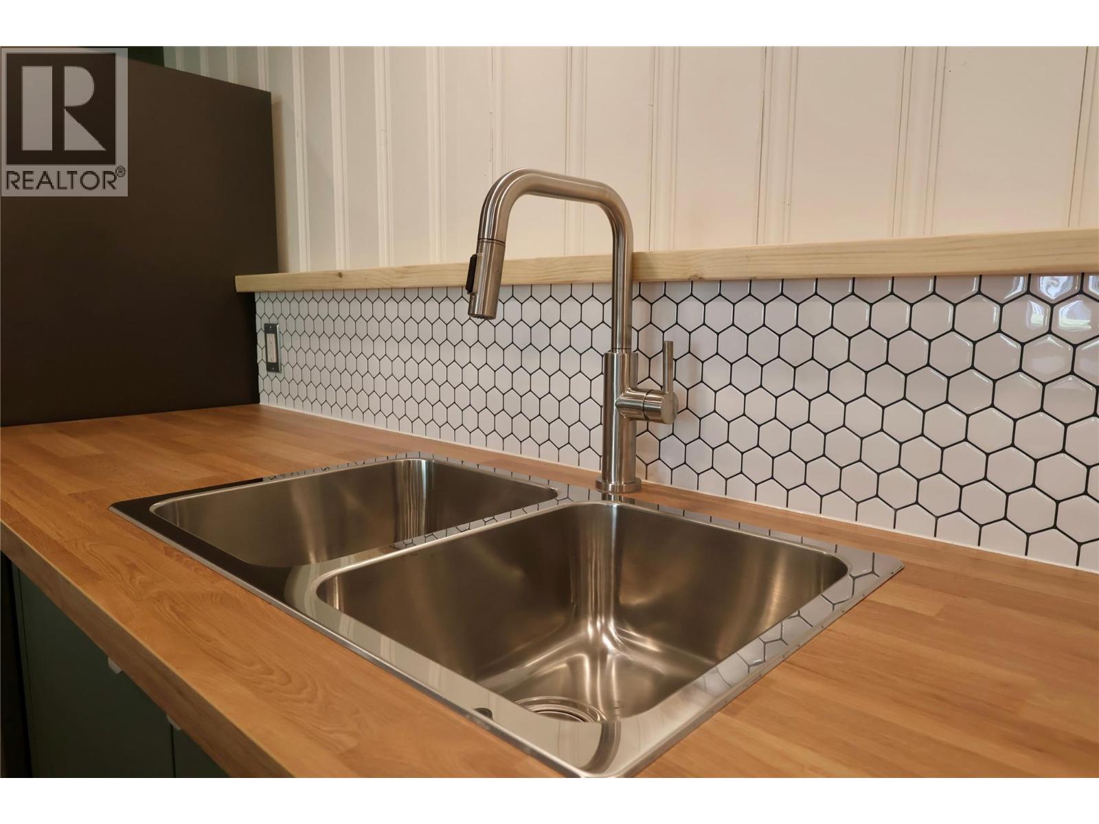 1229 Alexander Drive, Golden, British Columbia  V0A 1H0 - Photo 9 - 10381956