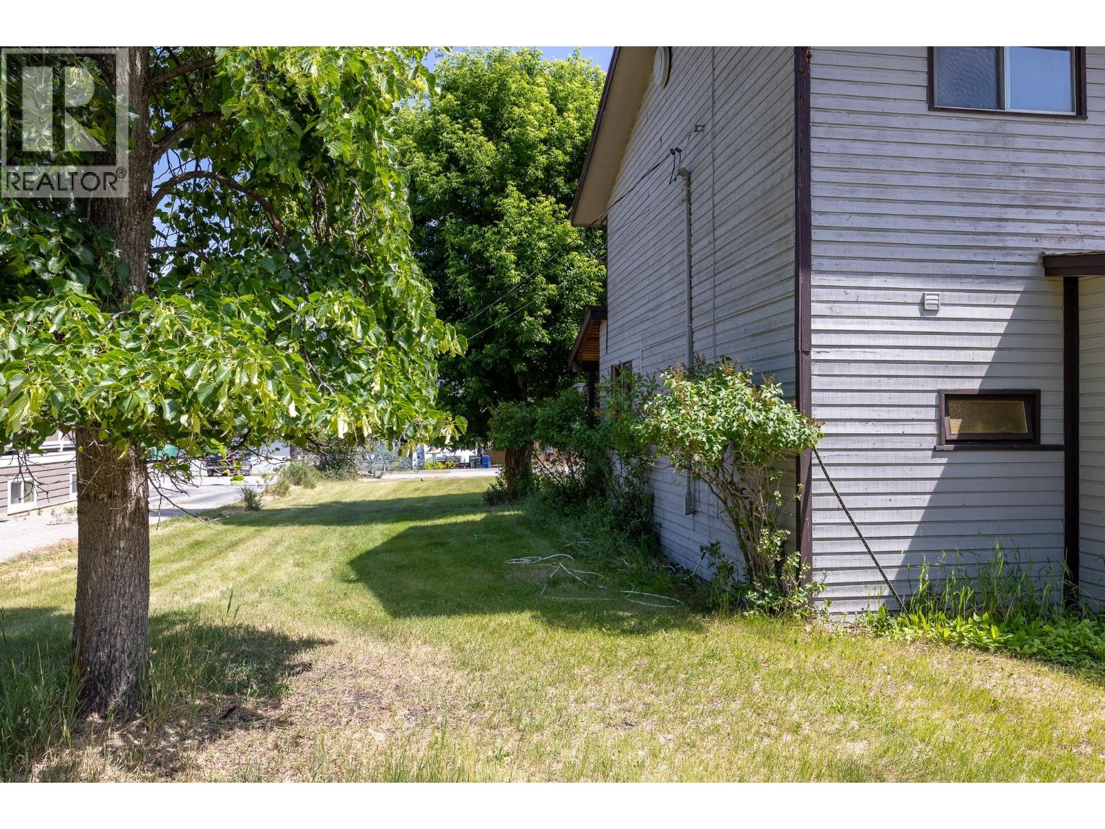 1012 11 Avenue, Invermere, British Columbia  V0A 1K4 - Photo 11 - 10383077