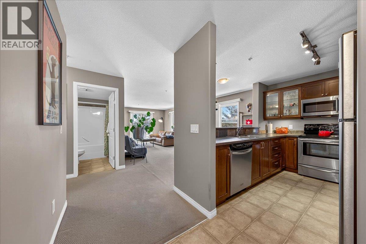 4884 Stanley Street Unit# 310, Radium Hot Springs, British Columbia  V0A 1M0 - Photo 2 - 10382883