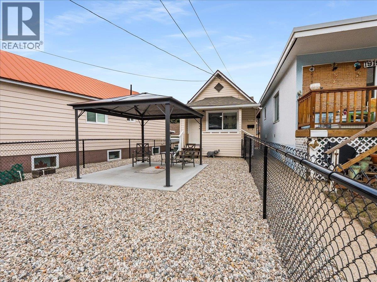 1911 Second Avenue, Trail, British Columbia  V1R 1N1 - Photo 3 - 10383096