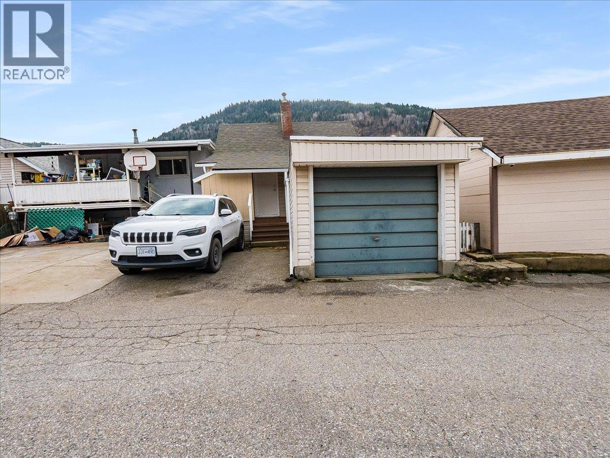 1911 Second Avenue, Trail, British Columbia  V1R 1N1 - Photo 33 - 10383096