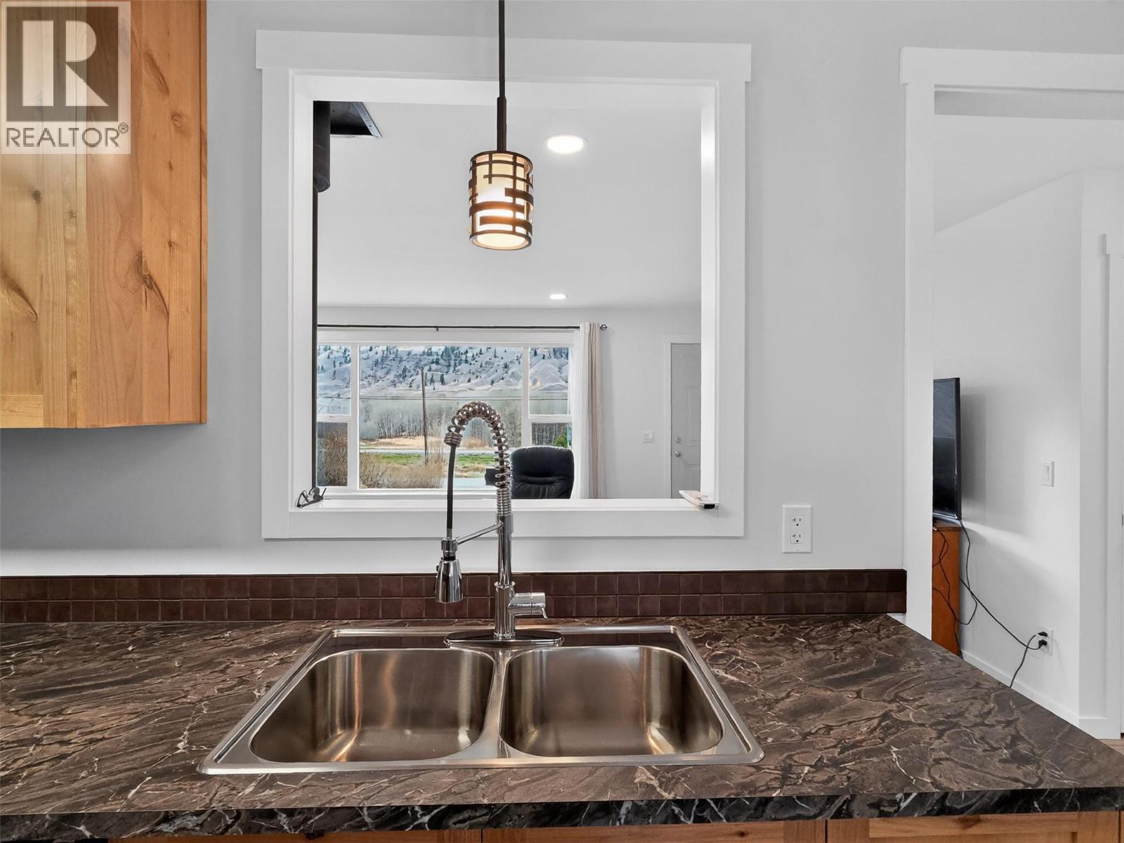 4032 Hills Frontage Road, Cache Creek, British Columbia  V0K 1H0 - Photo 12 - 10383026