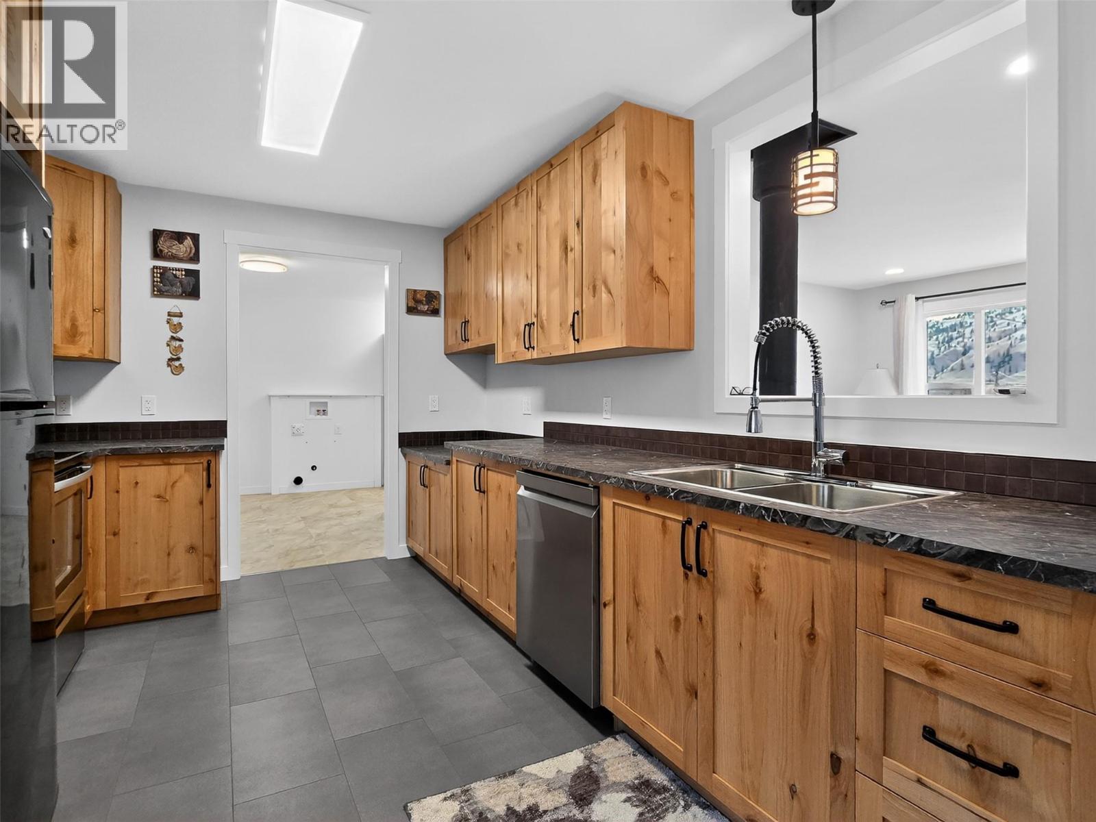 4032 Hills Frontage Road, Cache Creek, British Columbia  V0K 1H0 - Photo 9 - 10383026