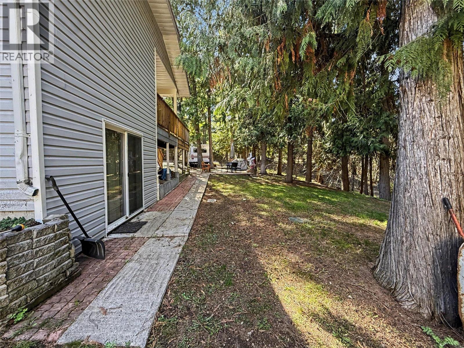 3150 Hama Road, Christina Lake, British Columbia  V0H 1E0 - Photo 8 - 10383082