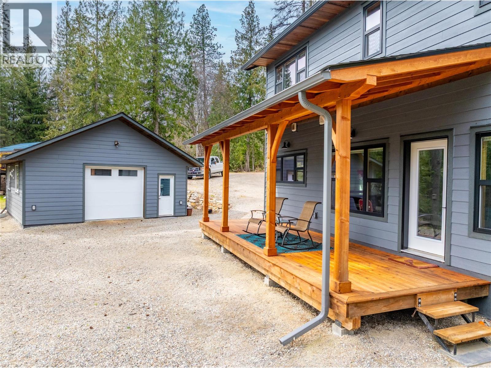 16328 Wadds Road, Crawford Bay, British Columbia  V0B 1E0 - Photo 1 - 10383069