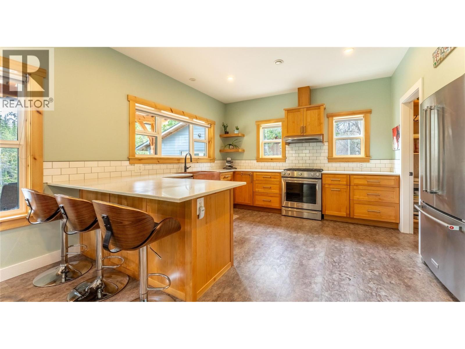 16328 Wadds Road, Crawford Bay, British Columbia  V0B 1E0 - Photo 11 - 10383069