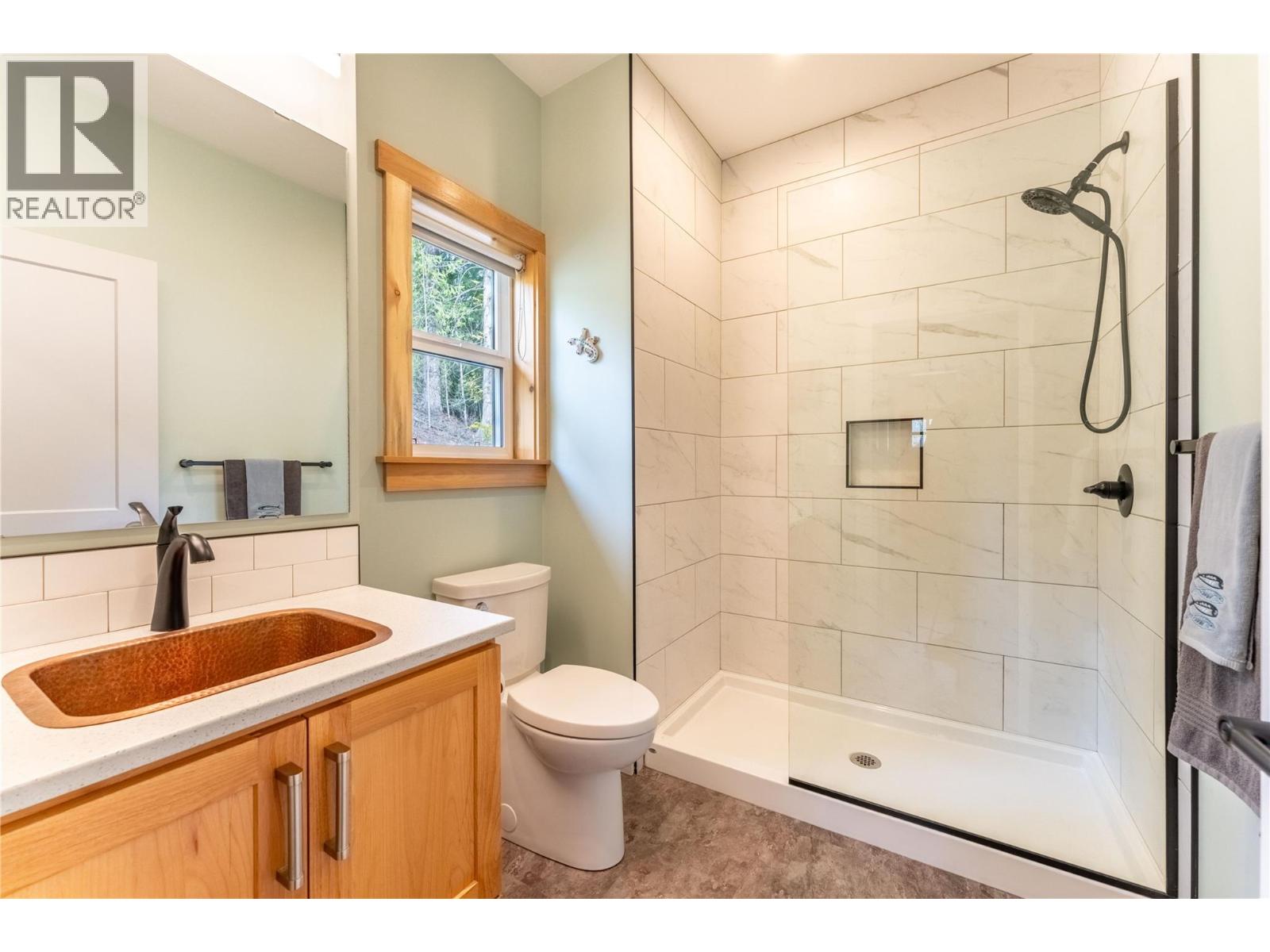 16328 Wadds Road, Crawford Bay, British Columbia  V0B 1E0 - Photo 23 - 10383069