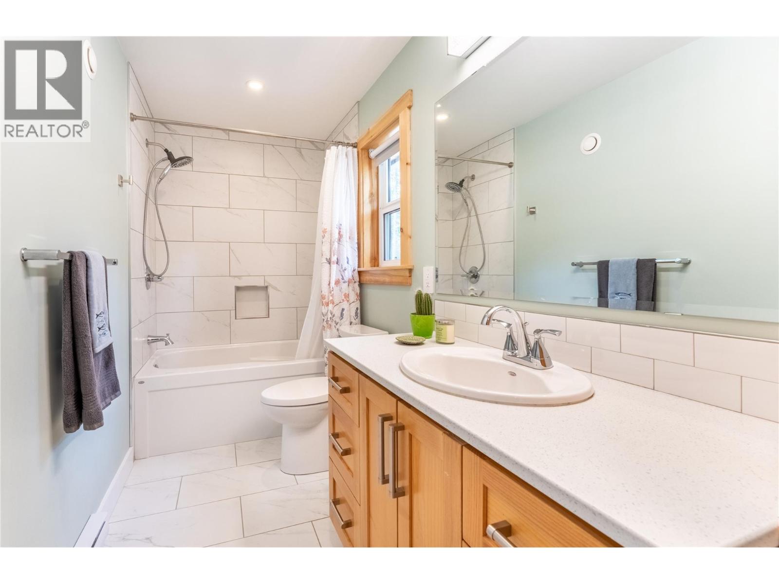 16328 Wadds Road, Crawford Bay, British Columbia  V0B 1E0 - Photo 31 - 10383069