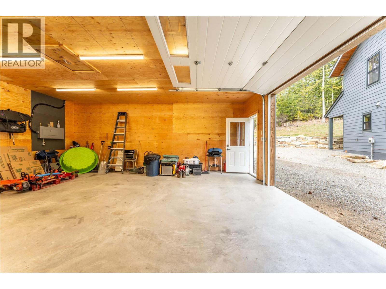 16328 Wadds Road, Crawford Bay, British Columbia  V0B 1E0 - Photo 35 - 10383069