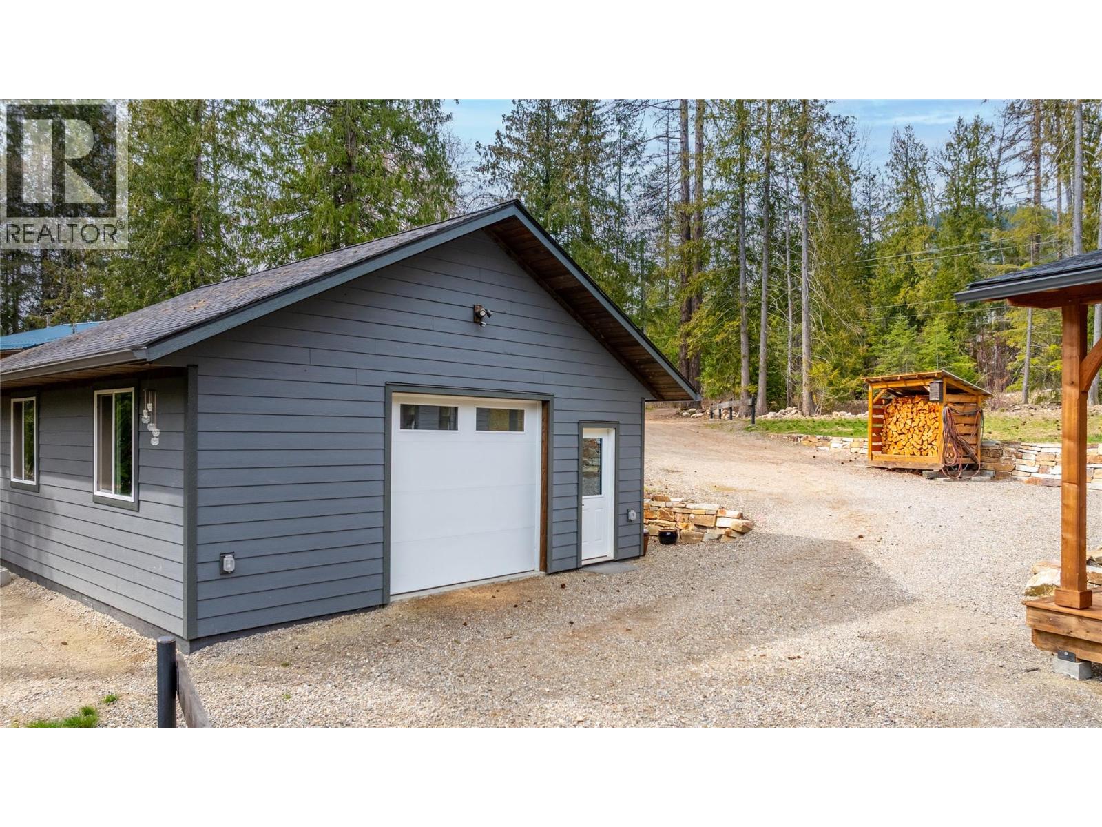 16328 Wadds Road, Crawford Bay, British Columbia  V0B 1E0 - Photo 9 - 10383069