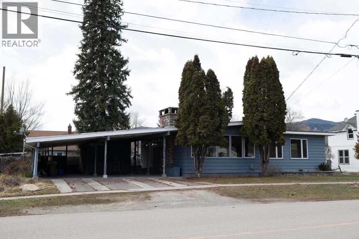 7551 7th Street, Grand Forks, British Columbia  V0H 1H0 - Photo 1 - 10383156