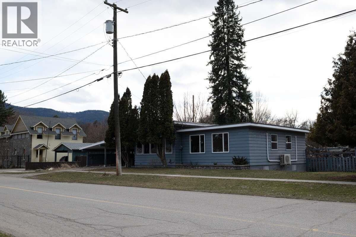 7551 7th Street, Grand Forks, British Columbia  V0H 1H0 - Photo 2 - 10383156