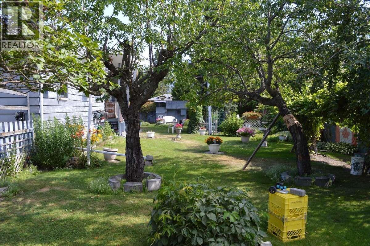 7551 7th Street, Grand Forks, British Columbia  V0H 1H0 - Photo 28 - 10383156