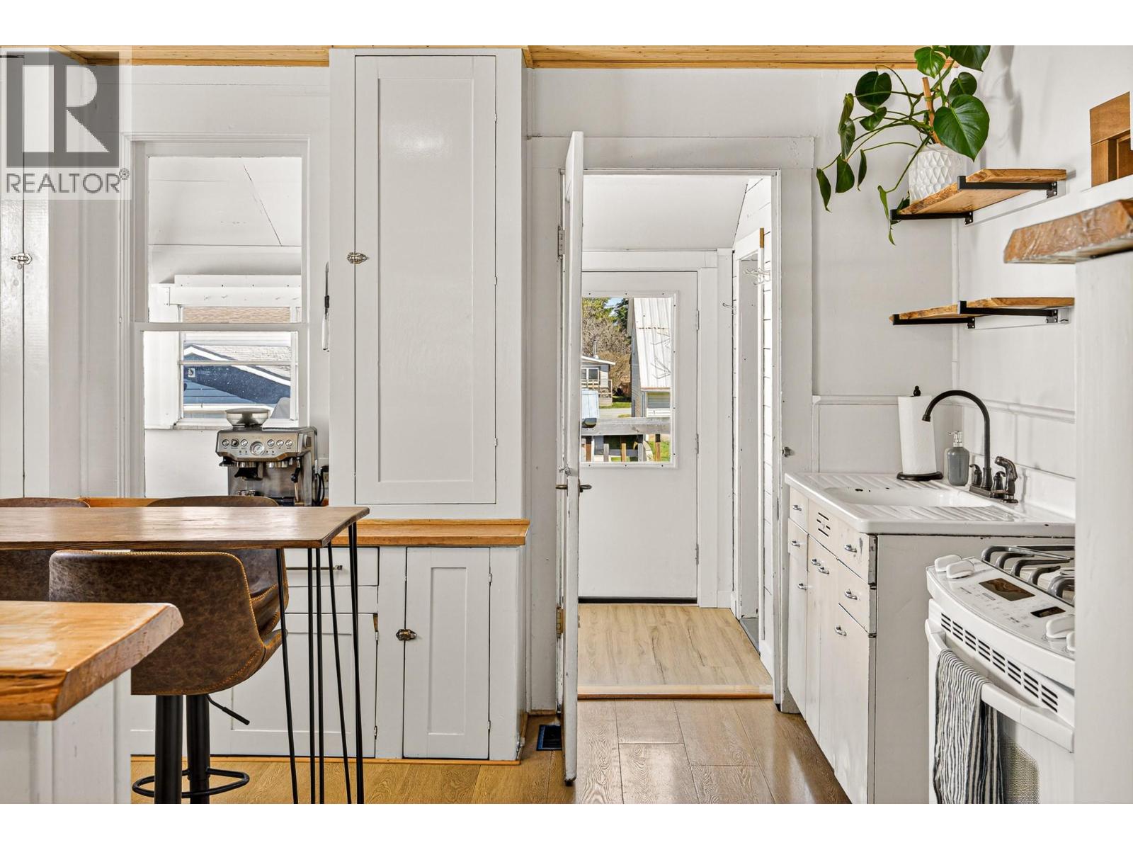 146 14th Street, Fernie, British Columbia  V0B 1M0 - Photo 3 - 10381798