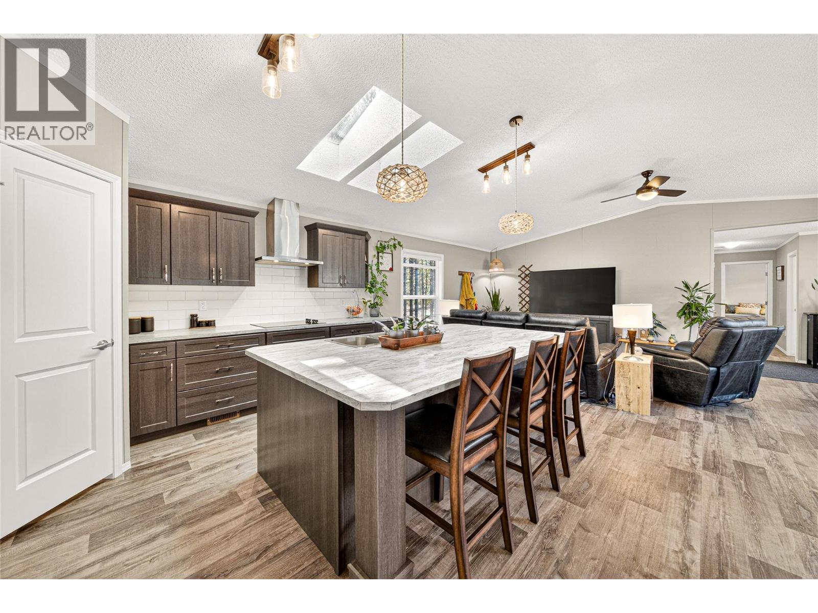 52 Darby Crescent, Elkford, British Columbia  V0B 1H0 - Photo 11 - 10380786