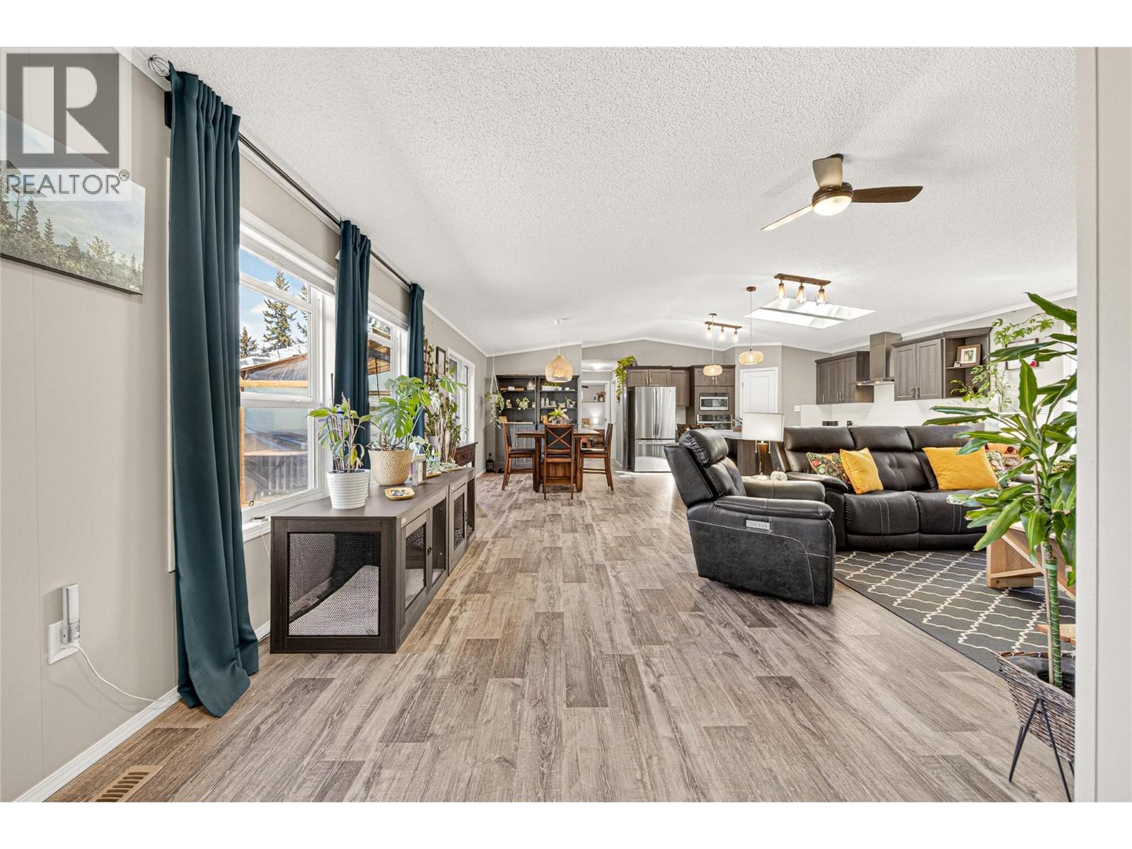 52 Darby Crescent, Elkford, British Columbia  V0B 1H0 - Photo 4 - 10380786