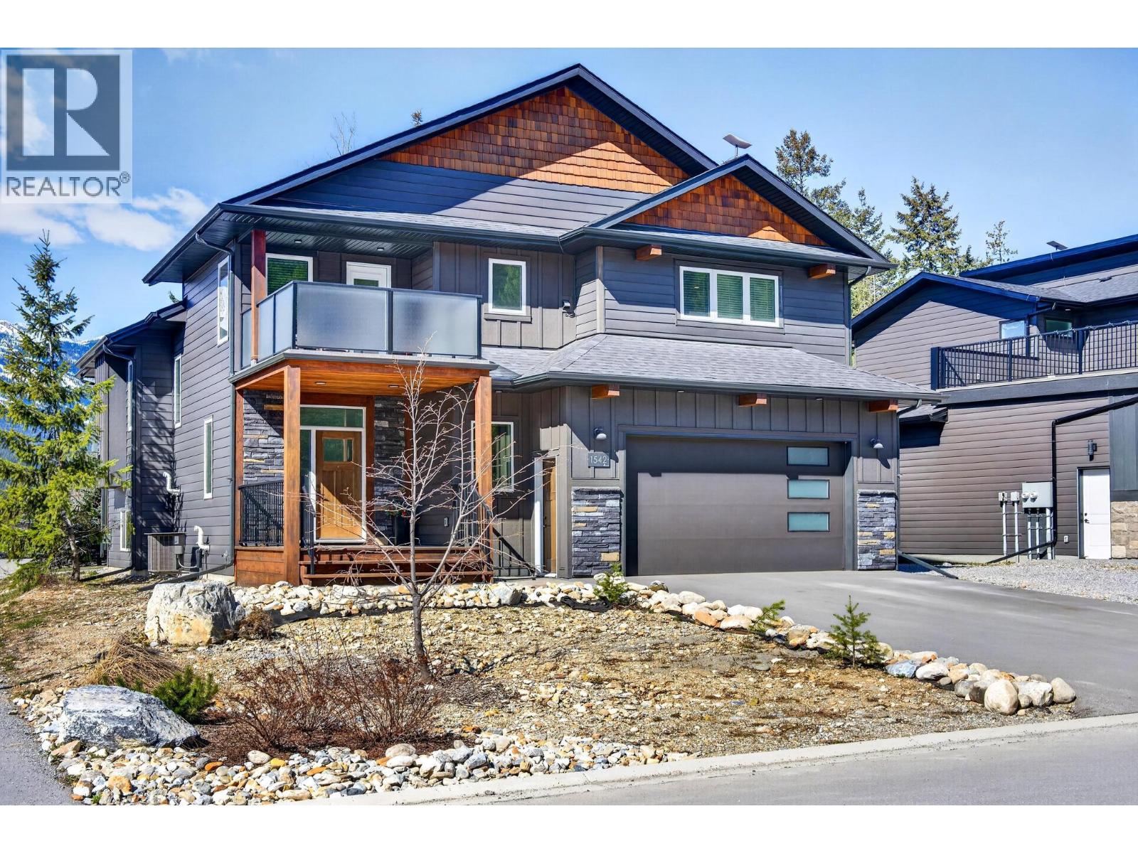 1542 Cedar Street, Golden, British Columbia  V0A 1H6 - Photo 1 - 10383136