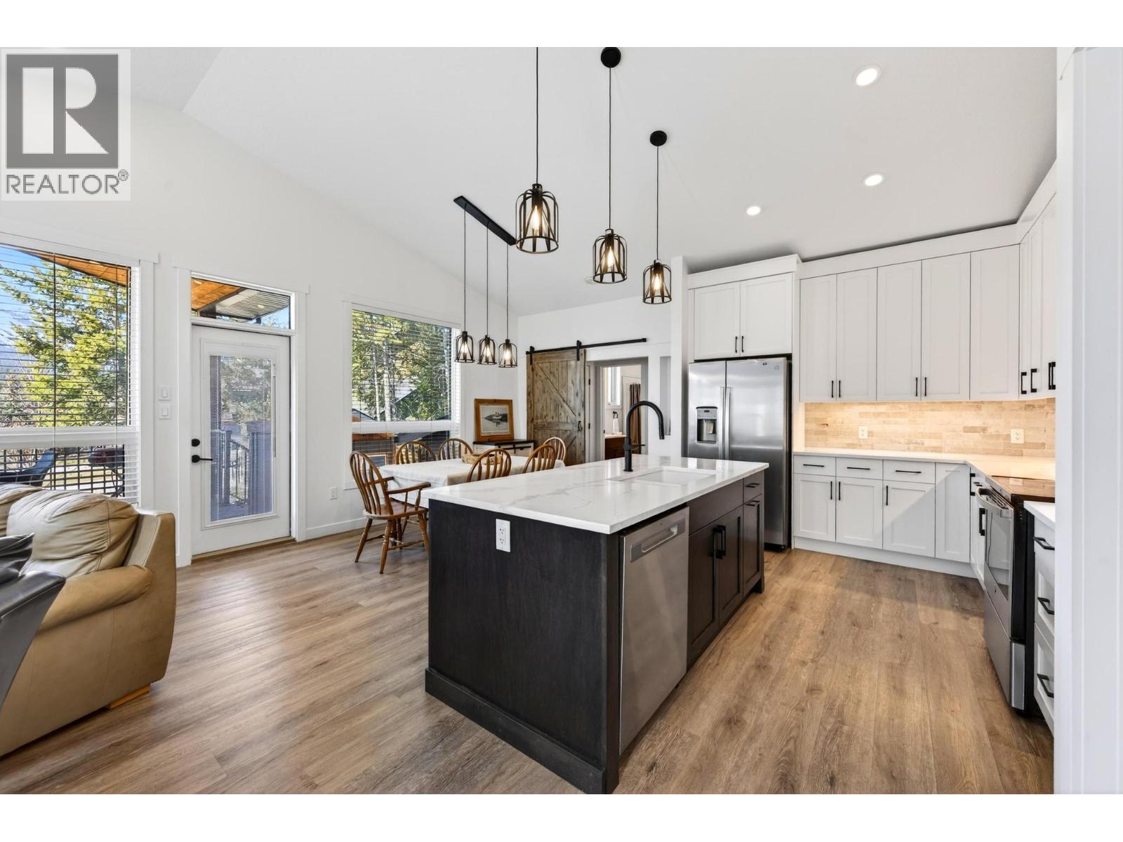 1542 Cedar Street, Golden, British Columbia  V0A 1H6 - Photo 35 - 10383136