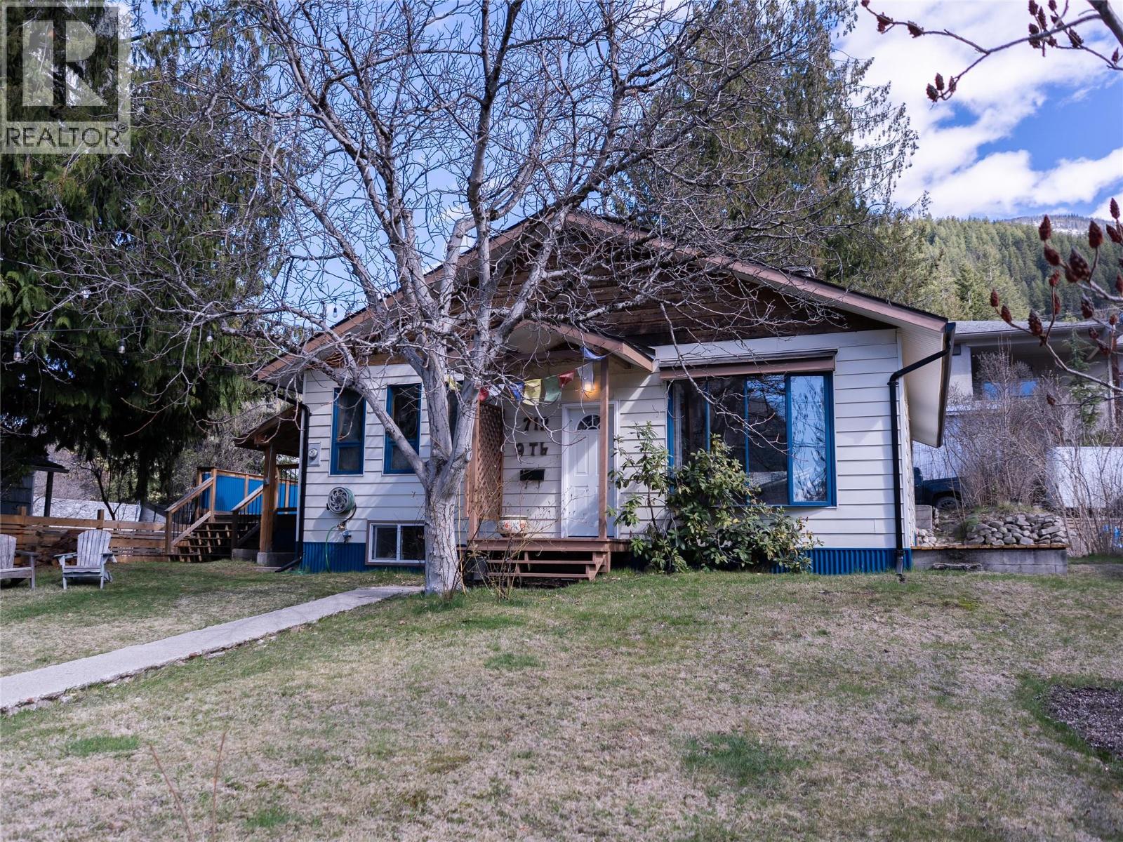 712 Ninth Street, Nelson, British Columbia  V1L 3B7 - Photo 2 - 10383129