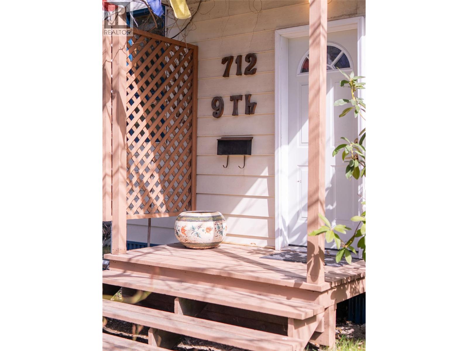 712 Ninth Street, Nelson, British Columbia  V1L 3B7 - Photo 8 - 10383129