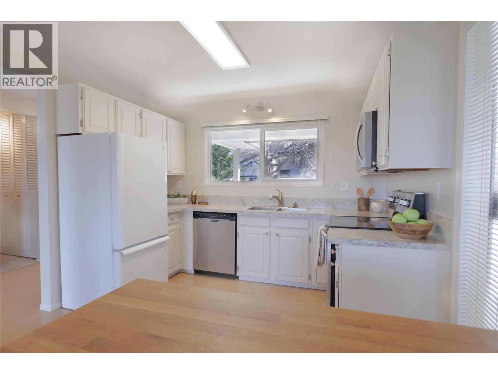 300 Gordonhorn Crescent, Kamloops, British Columbia  V2E 1G7 - Photo 16 - 10382914