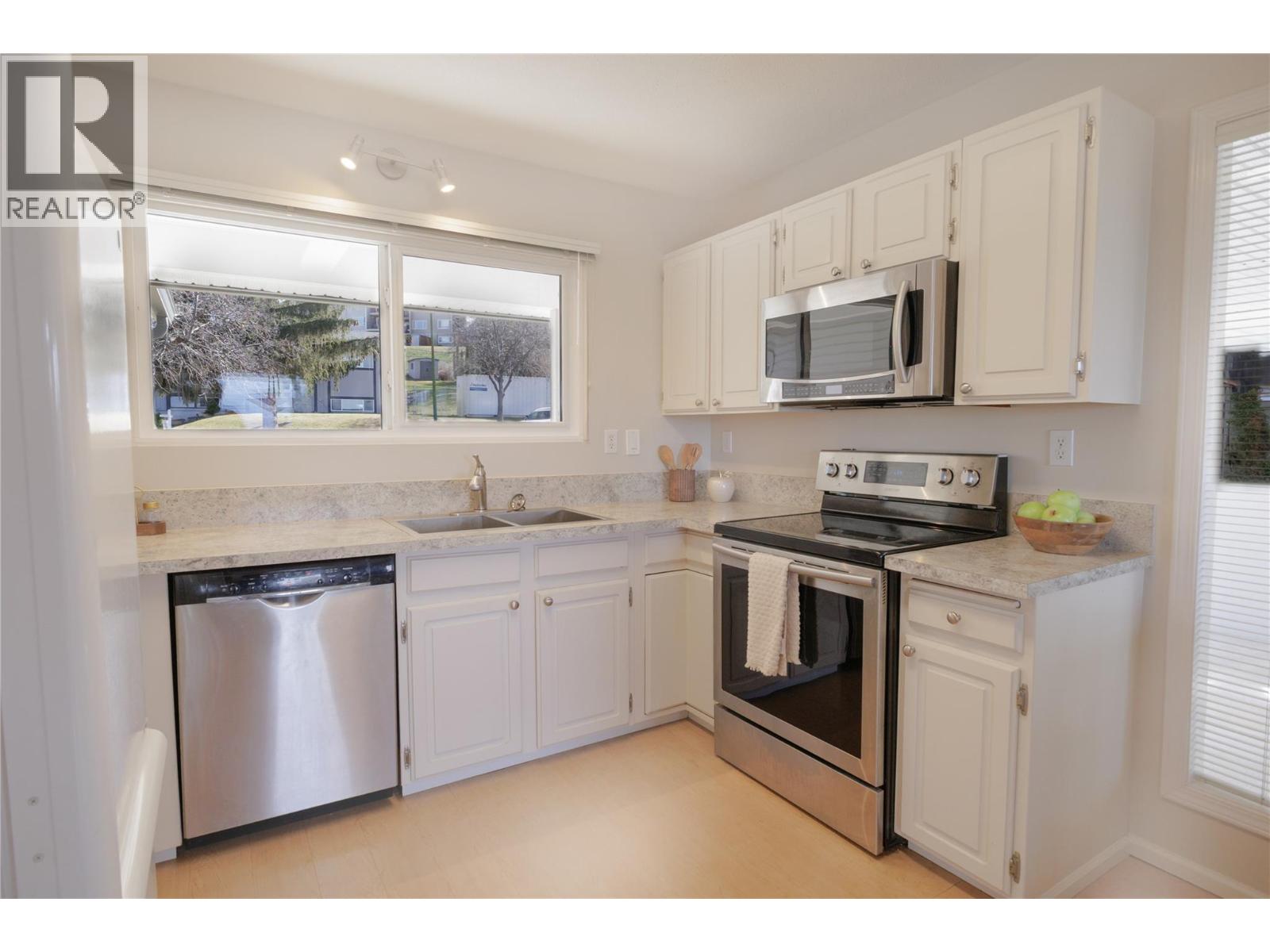 300 Gordonhorn Crescent, Kamloops, British Columbia  V2E 1G7 - Photo 17 - 10382914