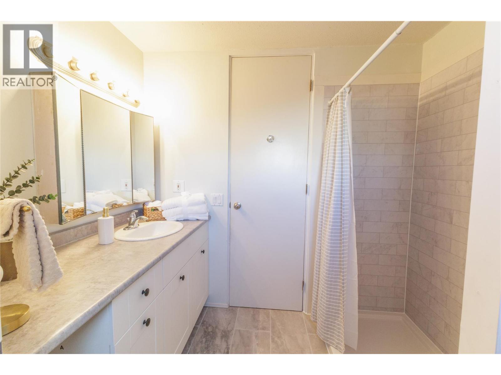 300 Gordonhorn Crescent, Kamloops, British Columbia  V2E 1G7 - Photo 24 - 10382914