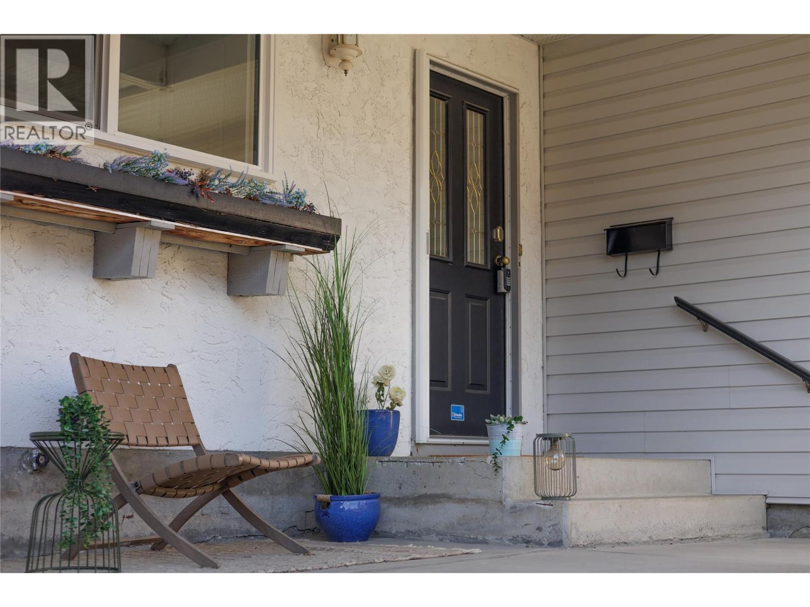 300 Gordonhorn Crescent, Kamloops, British Columbia  V2E 1G7 - Photo 4 - 10382914