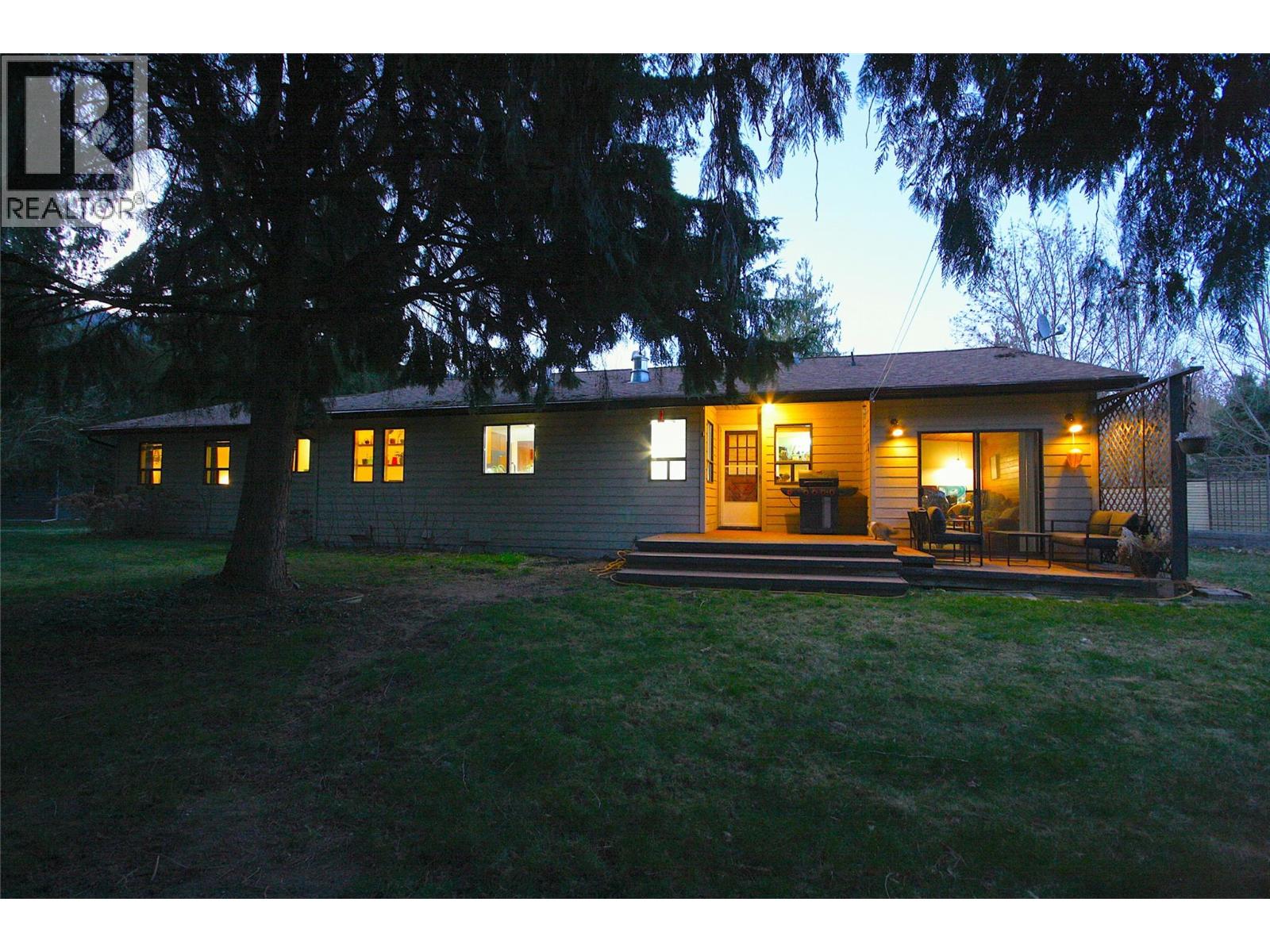 1402 Amhurst Road, Sicamous, British Columbia  V0E 2V0 - Photo 3 - 10382996