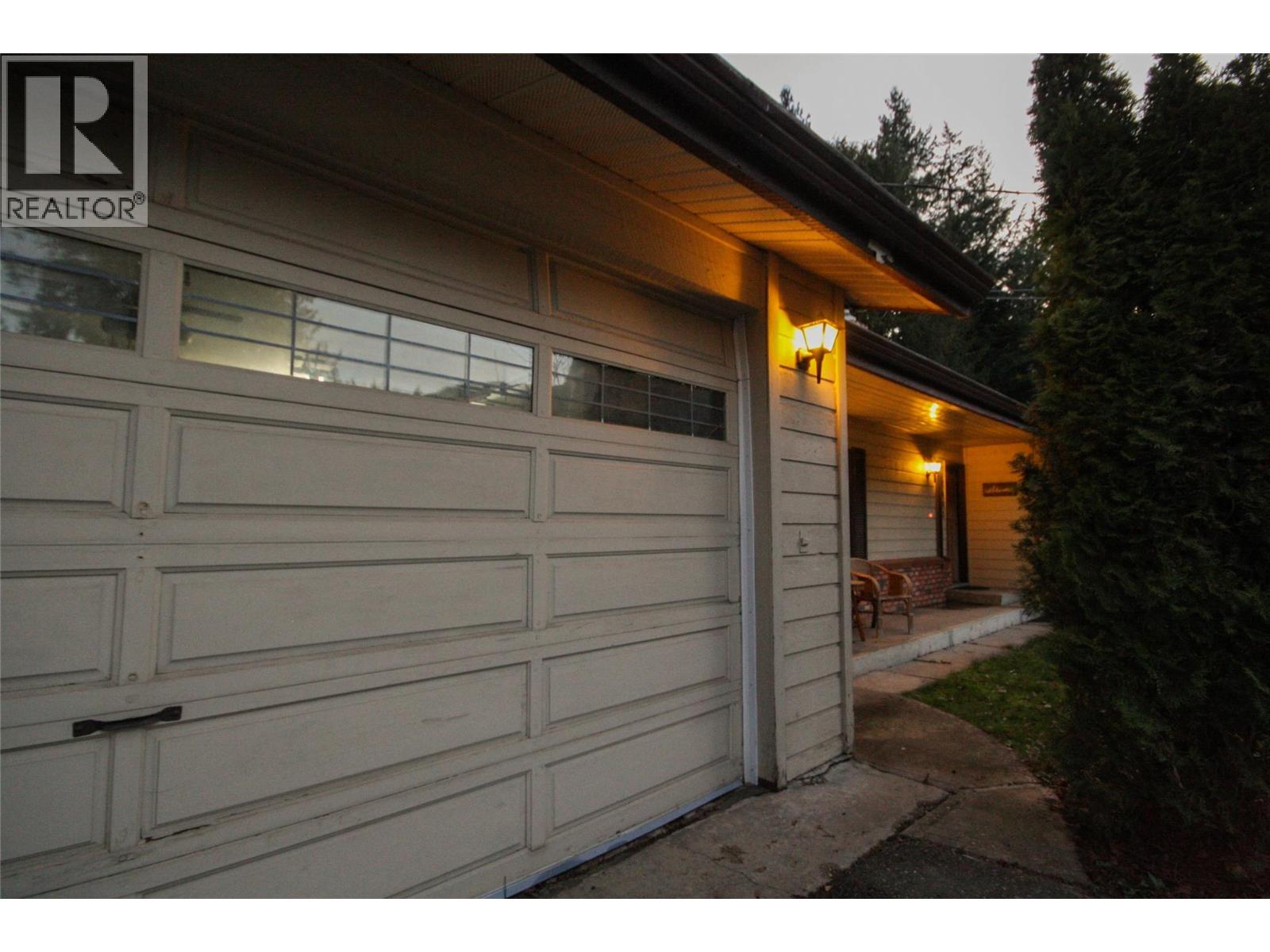 1402 Amhurst Road, Sicamous, British Columbia  V0E 2V0 - Photo 4 - 10382996