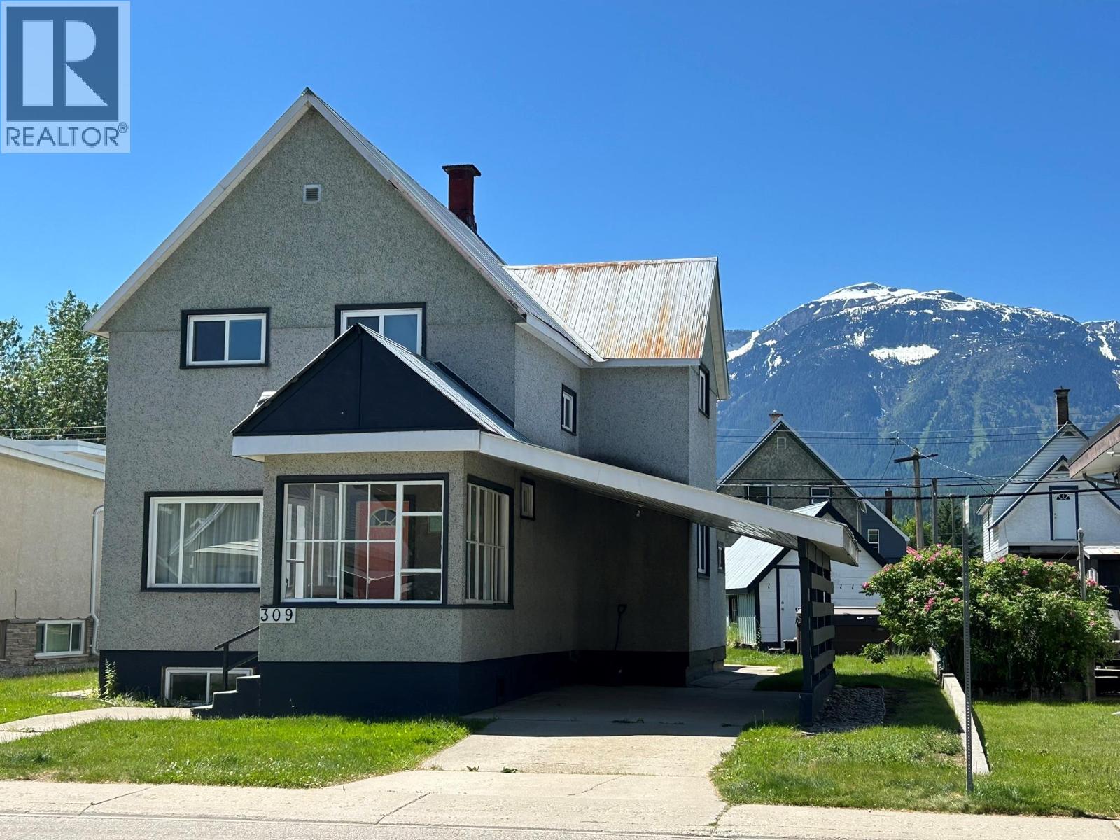 309 Third Street E, Revelstoke, British Columbia  V0E 2S0 - Photo 1 - 10382504