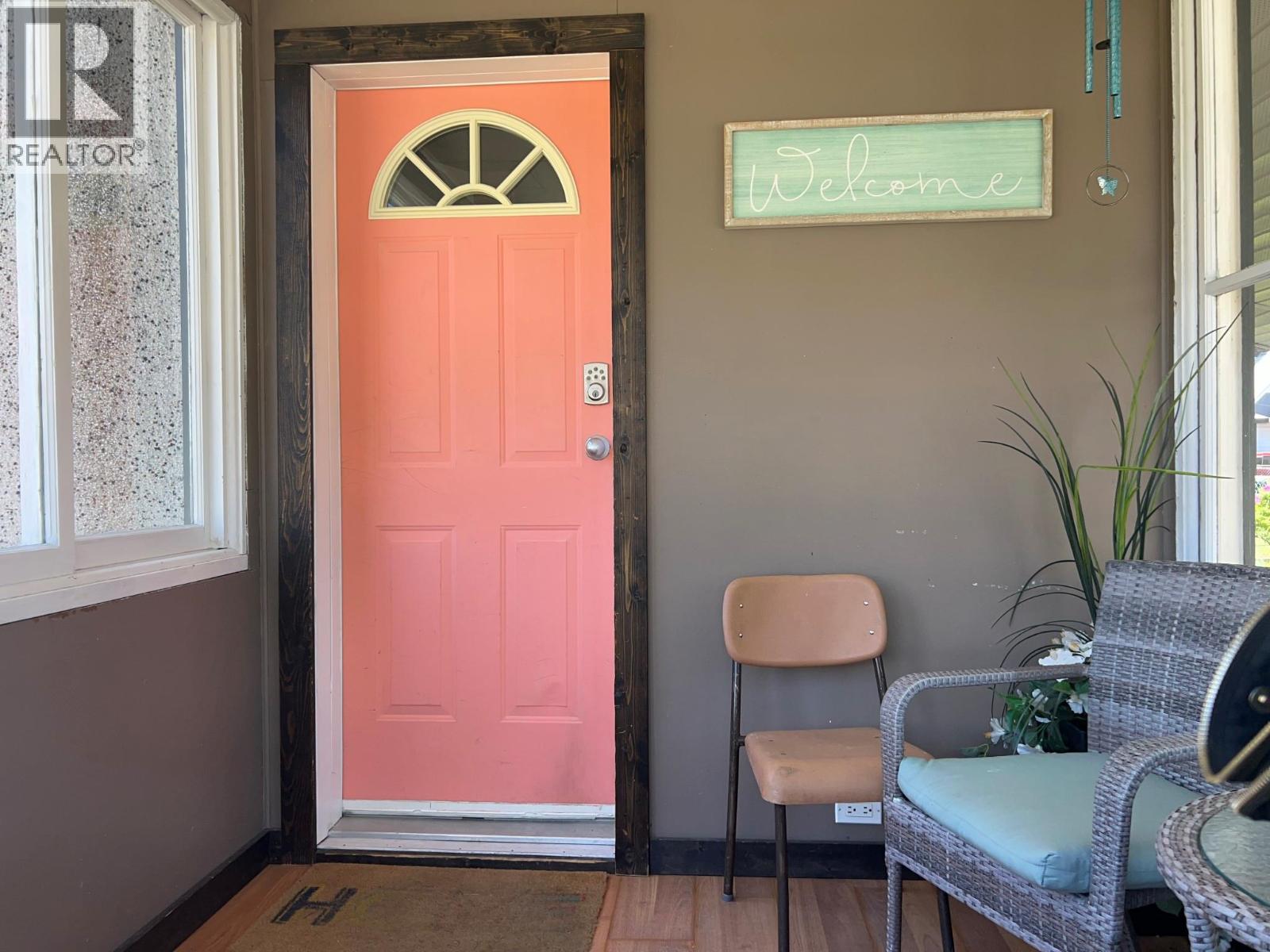 309 Third Street E, Revelstoke, British Columbia  V0E 2S0 - Photo 2 - 10382504