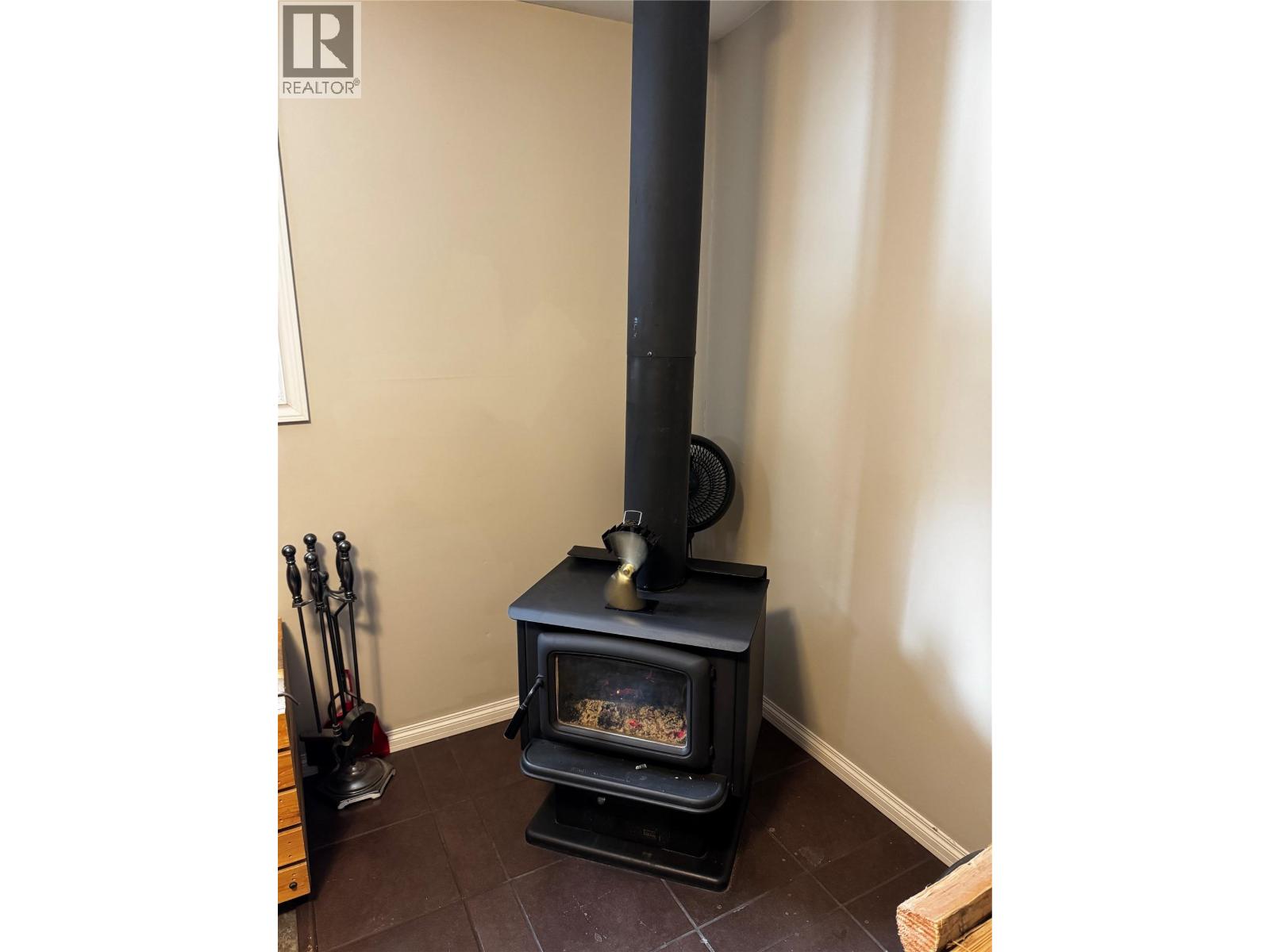 1766 Short Road, Golden, British Columbia  V0A 1H1 - Photo 3 - 10381160