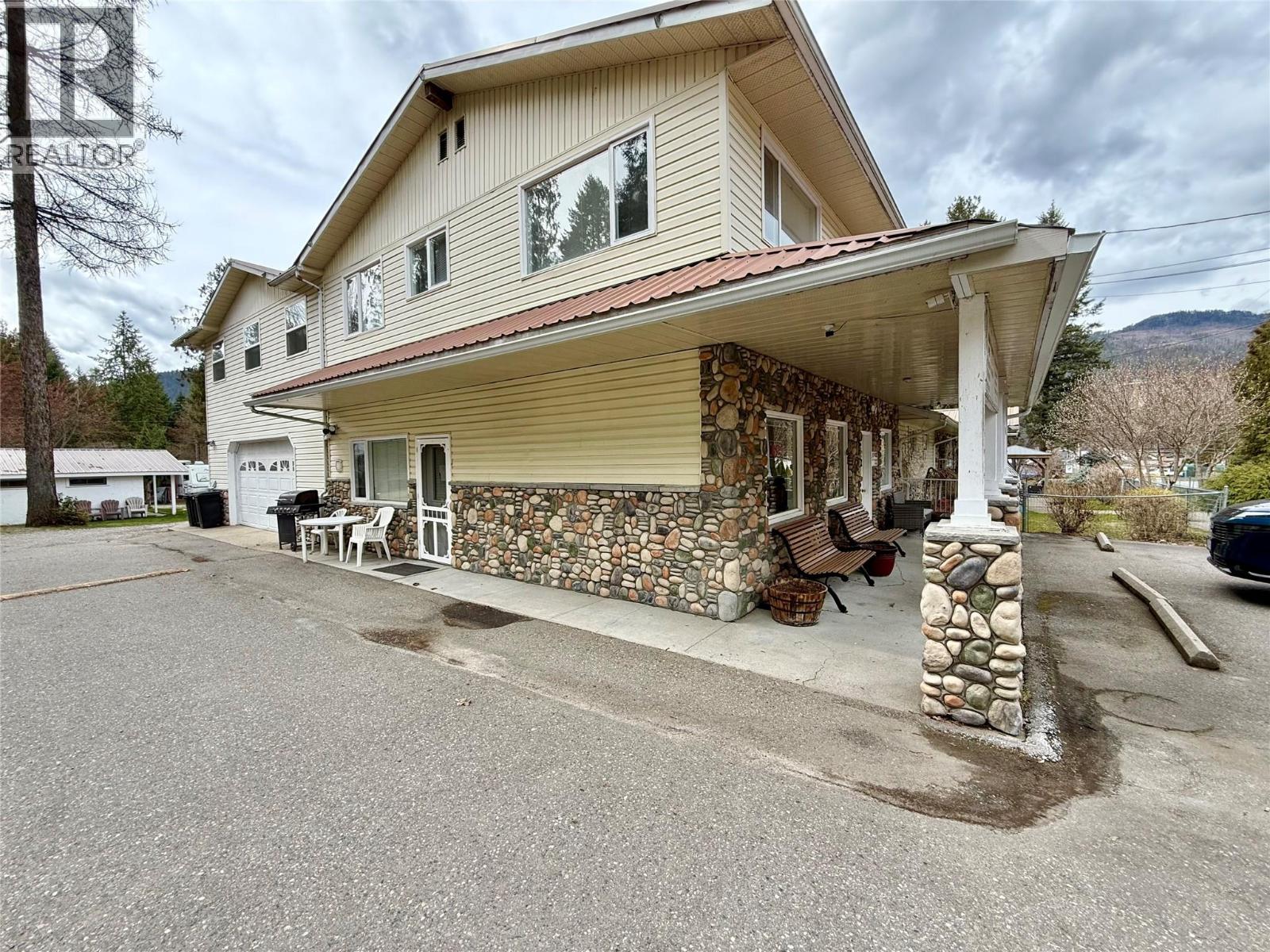 61 Kingsley Road, Christina Lake, British Columbia  V0H 1E2 - Photo 3 - 10382271