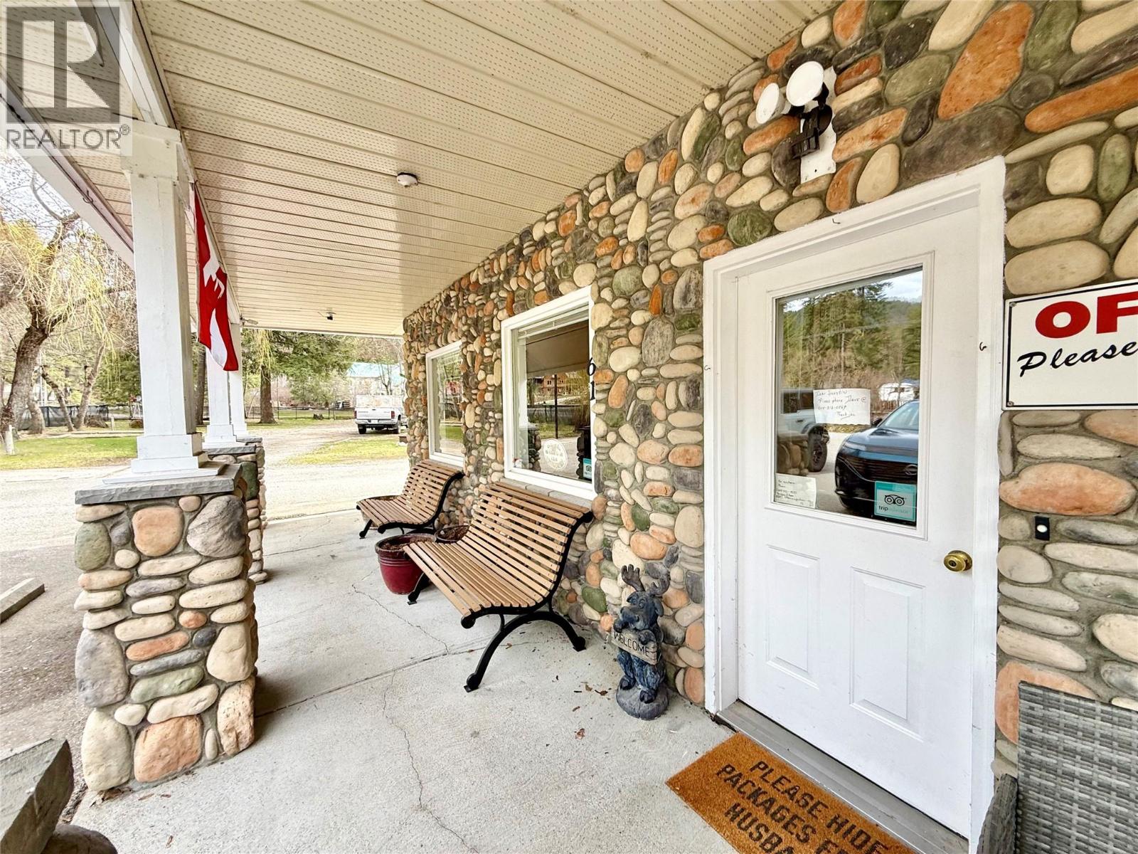 61 Kingsley Road, Christina Lake, British Columbia  V0H 1E2 - Photo 4 - 10382271