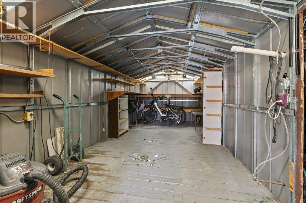 2245 Bennett Road, Kelowna, British Columbia  V1V 2N3 - Photo 39 - 10382477