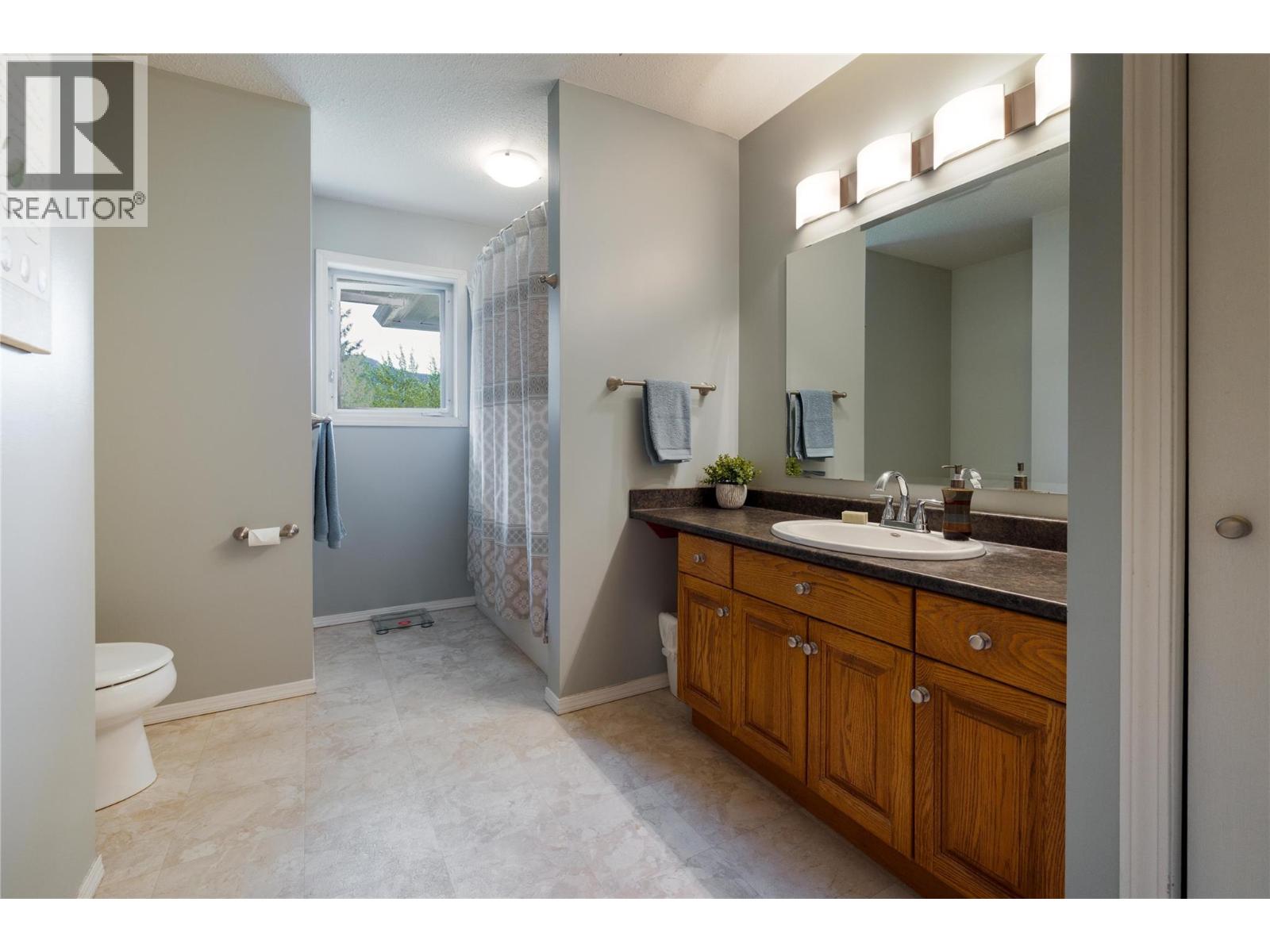 2240 97b Highway Se, Salmon Arm, British Columbia  V1E 1X6 - Photo 16 - 10383198