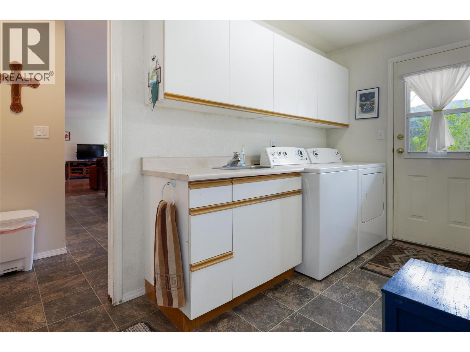 2240 97b Highway Se, Salmon Arm, British Columbia  V1E 1X6 - Photo 18 - 10383198