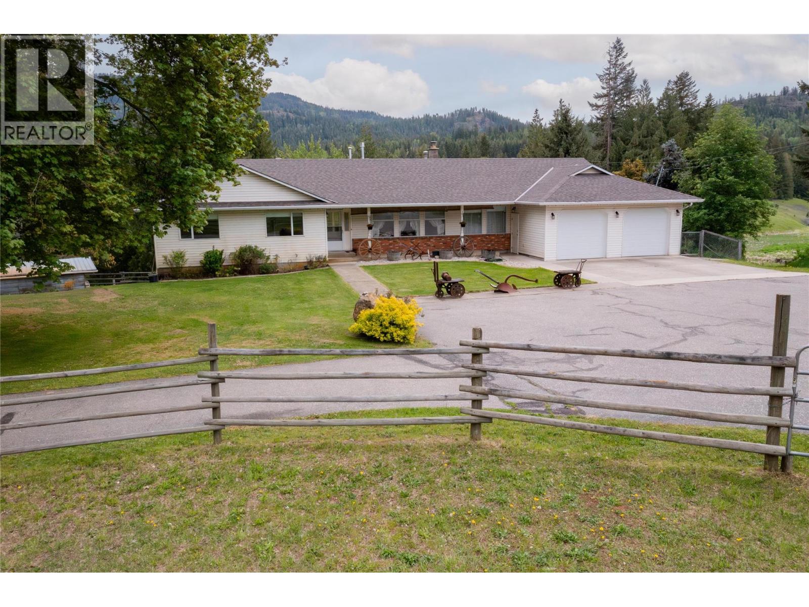 2240 97b Highway Se, Salmon Arm, British Columbia  V1E 1X6 - Photo 29 - 10383198