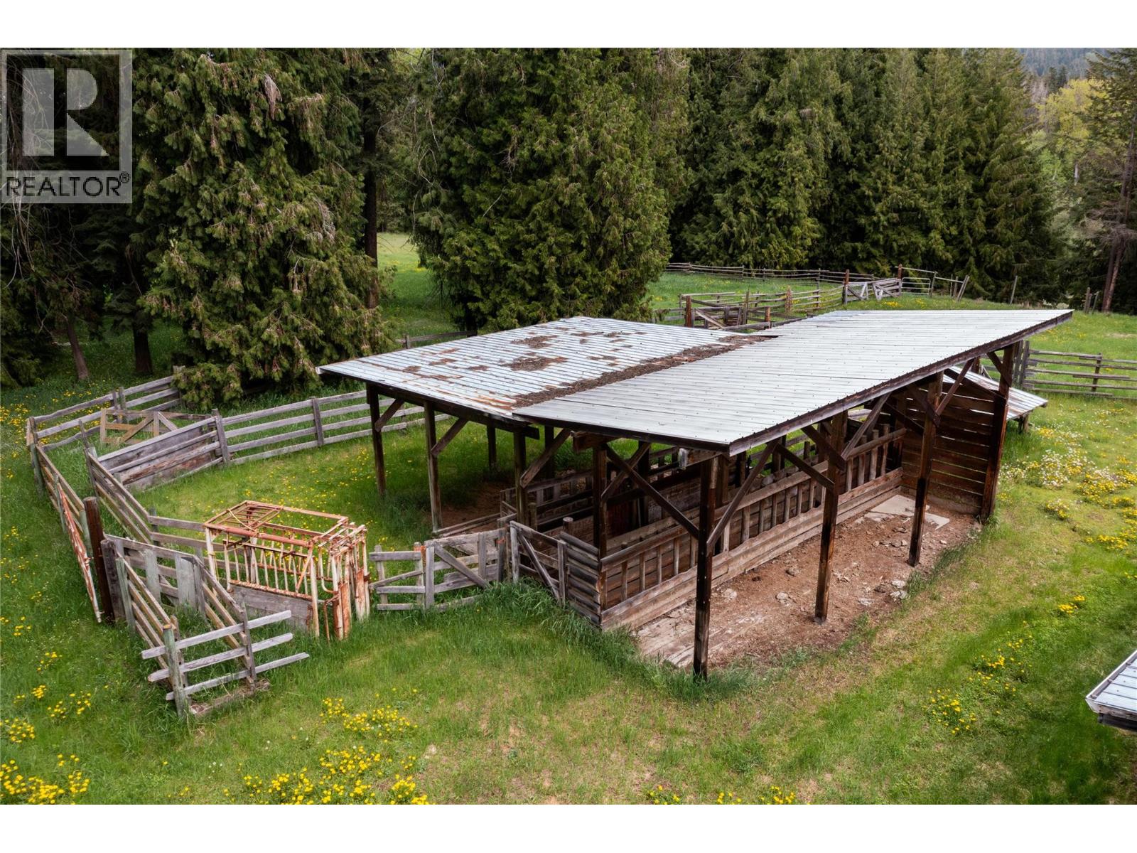 2240 97b Highway Se, Salmon Arm, British Columbia  V1E 1X6 - Photo 35 - 10383198