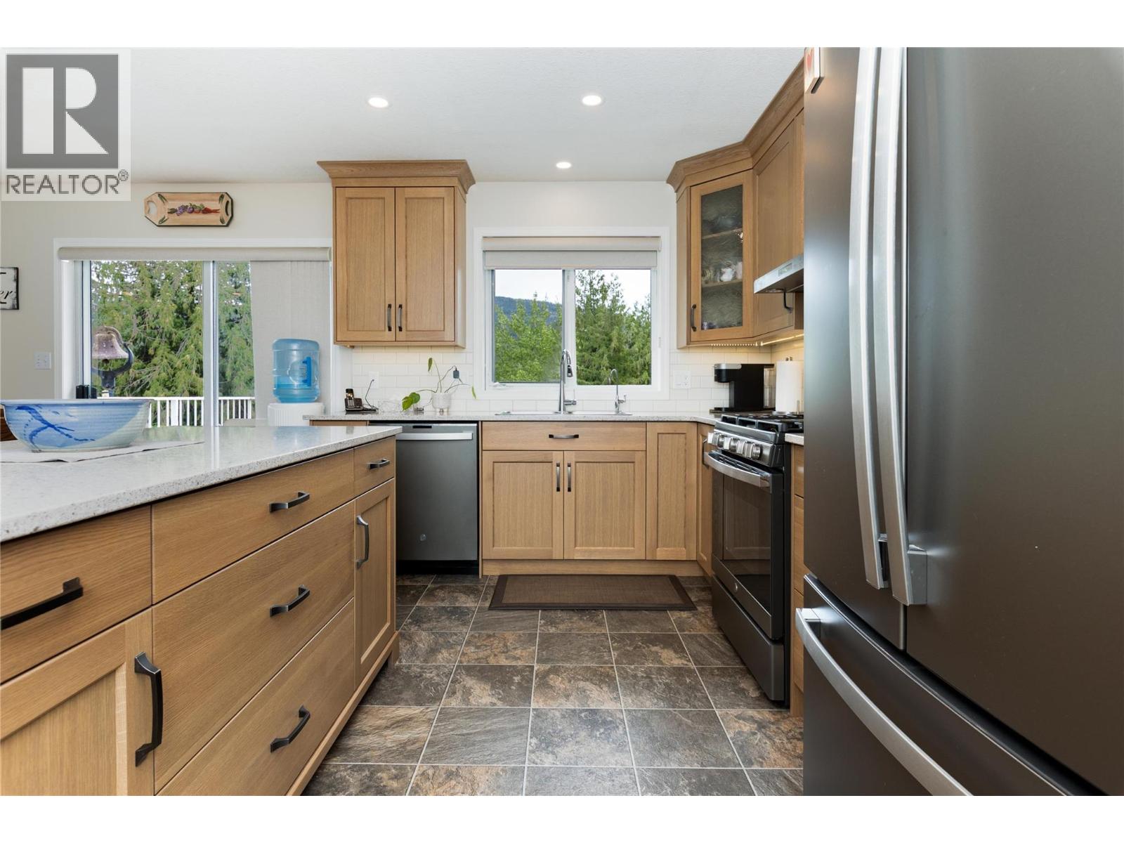 2240 97b Highway Se, Salmon Arm, British Columbia  V1E 1X6 - Photo 5 - 10383198